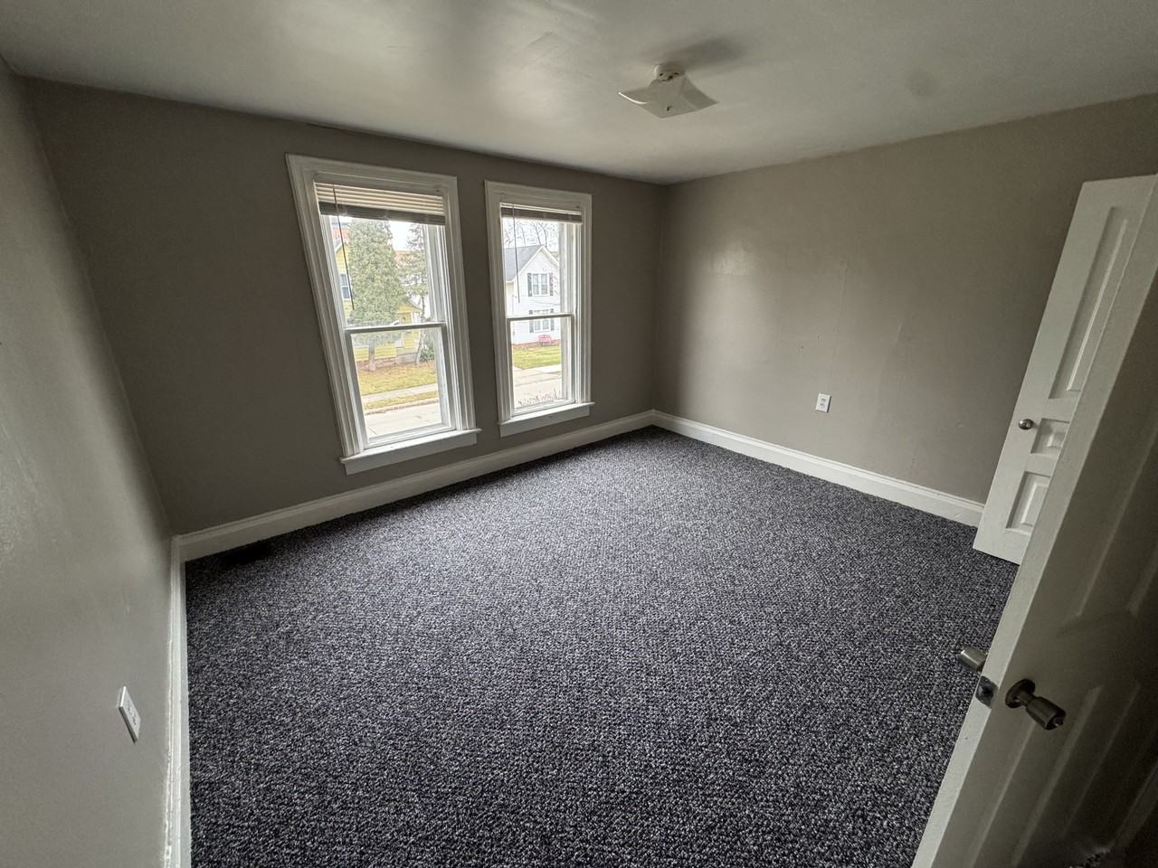 15 Washington St #2 - Photo 4 of 10