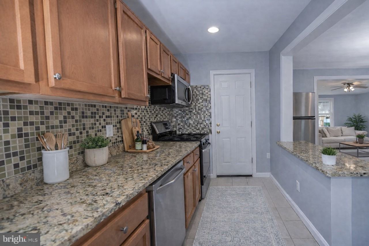 3305 Elmora Ave - Photo 5 of 20