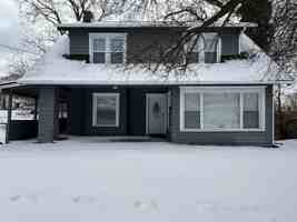 featured image of 174 Colony Cres #1