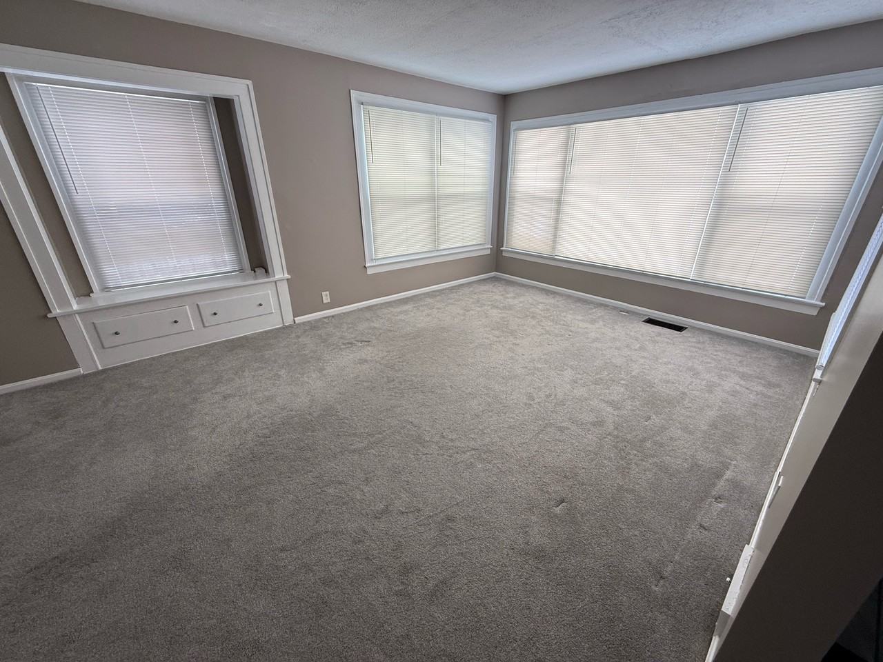 174 Colony Cres #1 - Photo 2 of 13