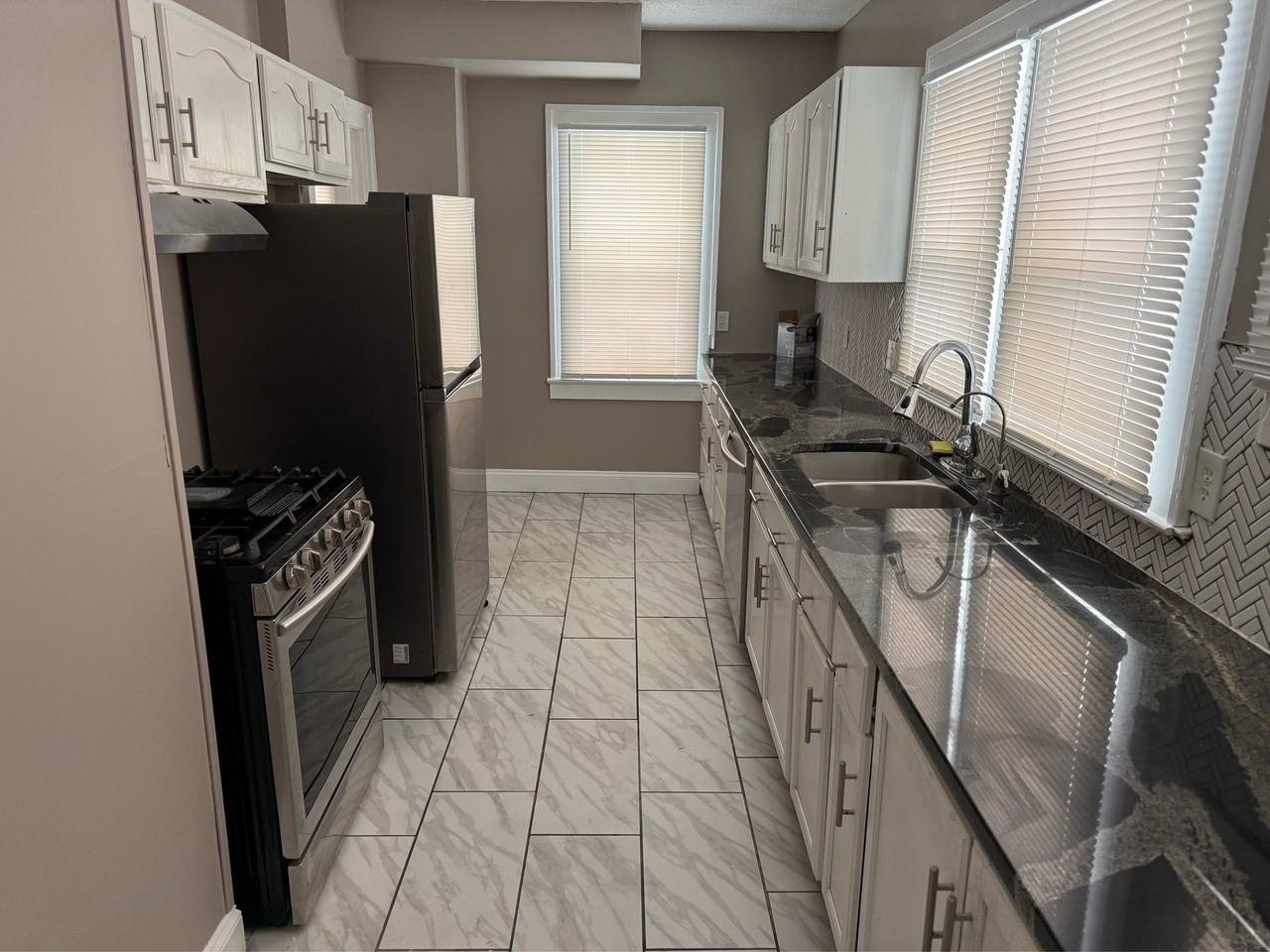 174 Colony Cres #1 - Photo 4 of 13