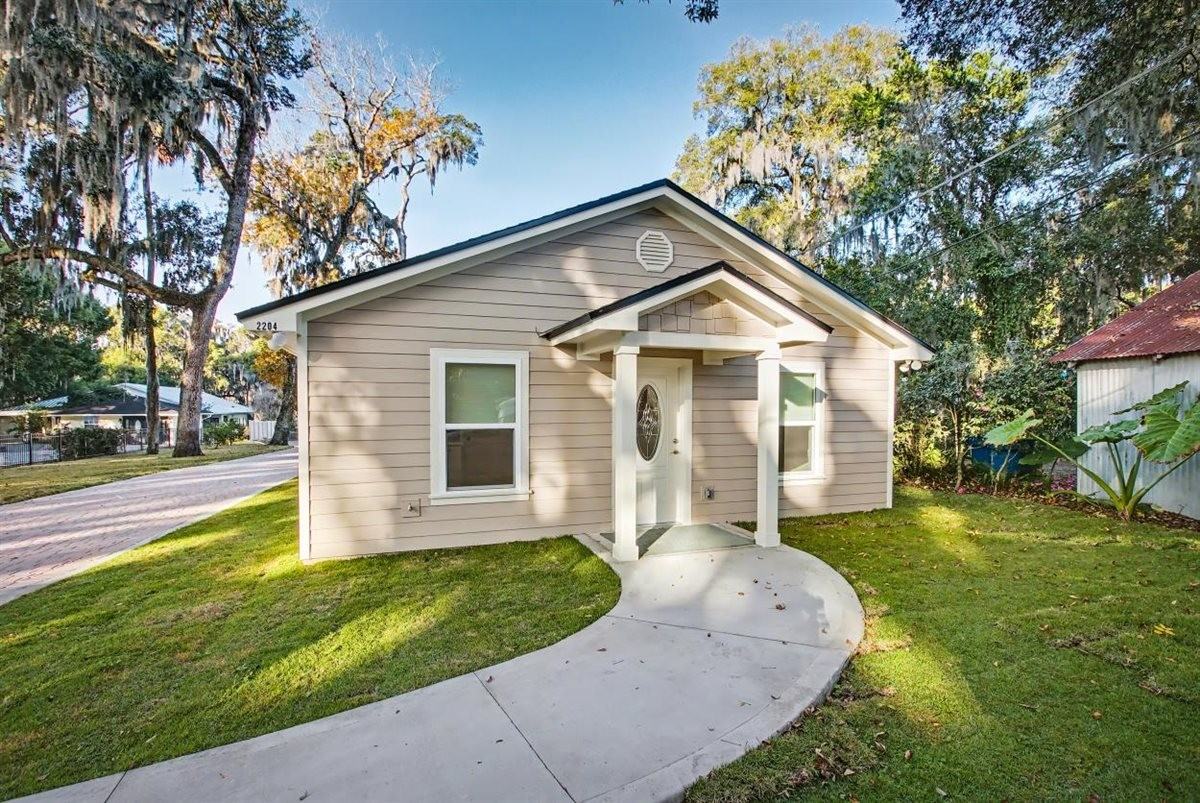 2210 Shepard St #1 - Photo 2 of 27