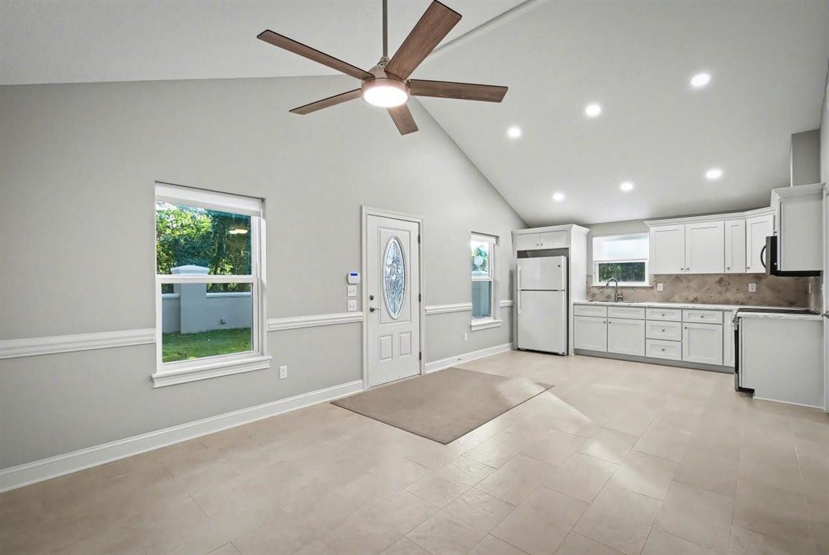 2210 Shepard St #1 - Photo 4 of 27