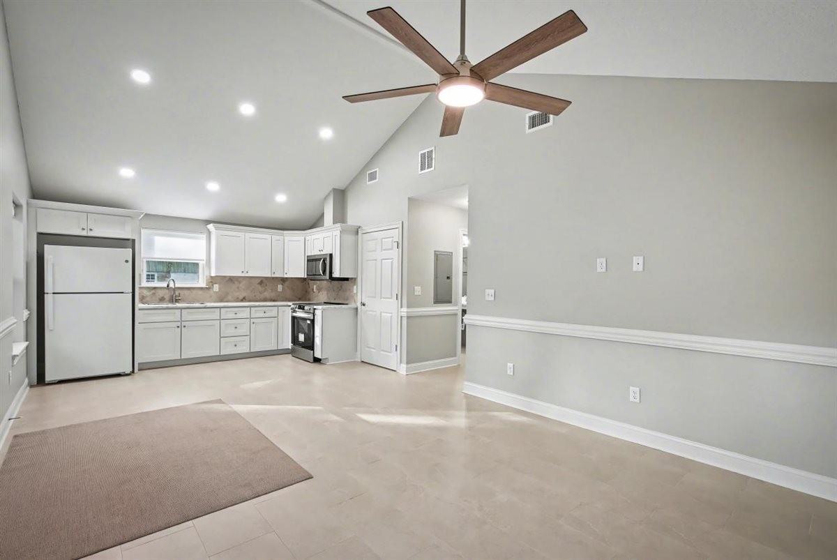 2210 Shepard St #1 - Photo 6 of 27