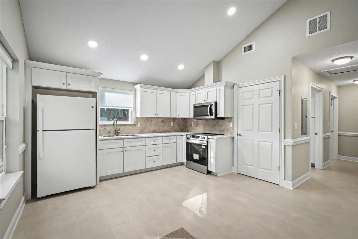 2210 Shepard St #1 - Photo 7 of 27