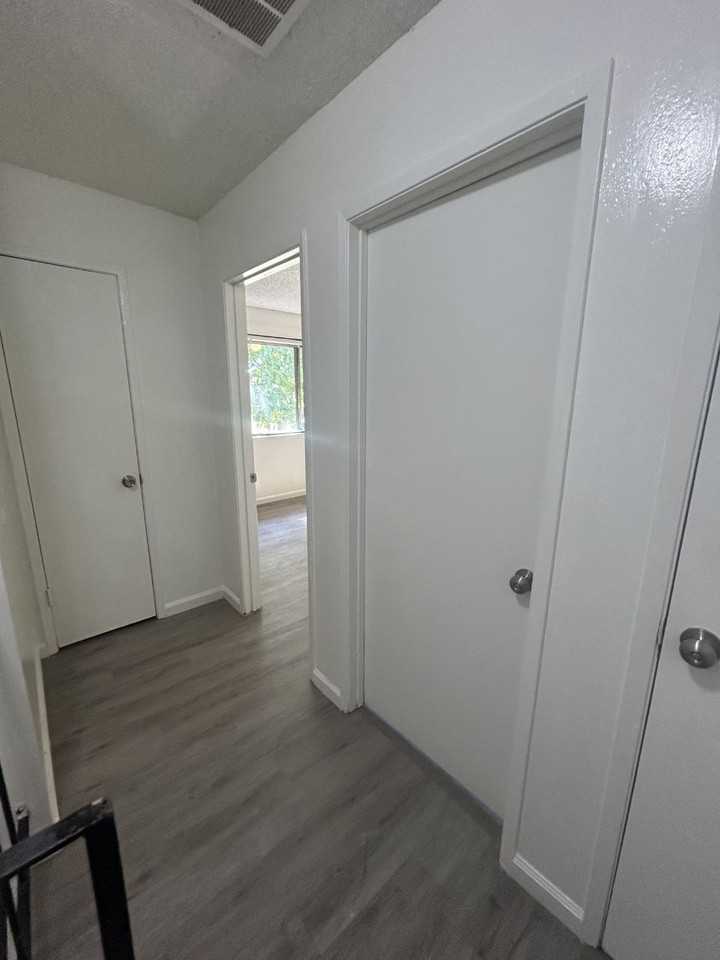 2658 W Fairmont Ave #103 - Photo 2 of 4