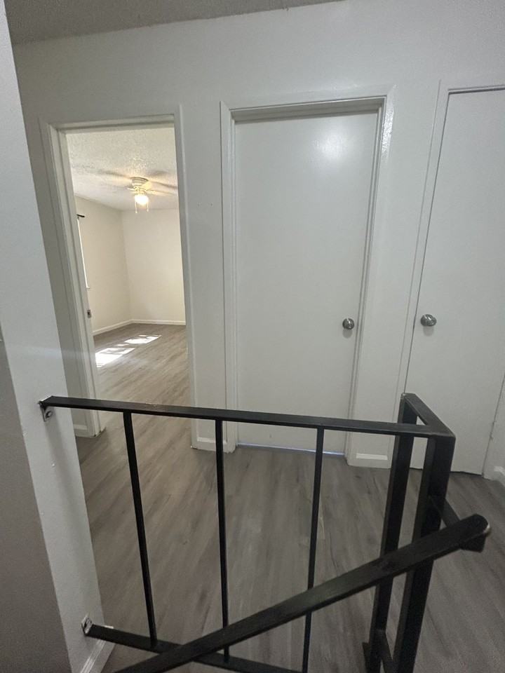 2658 W Fairmont Ave #103 - Photo 3 of 4