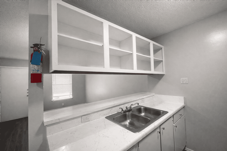 515 Humble Ave #202 - Photo 2 of 12