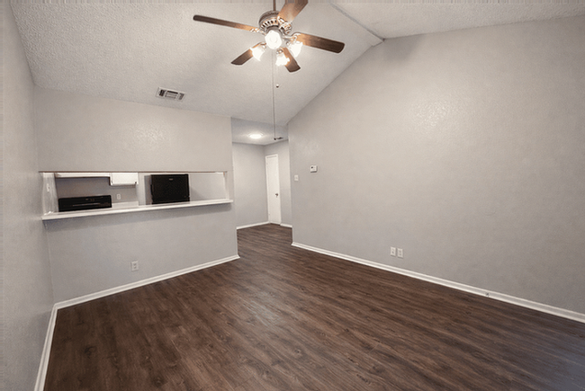 515 Humble Ave #202 - Photo 4 of 12