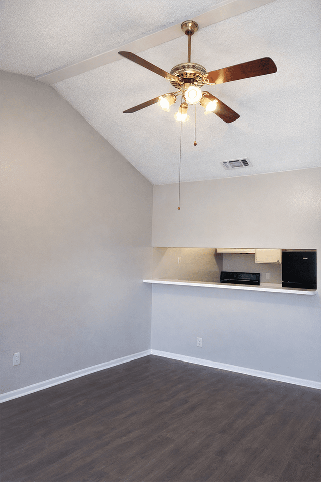 515 Humble Ave #202 - Photo 6 of 12