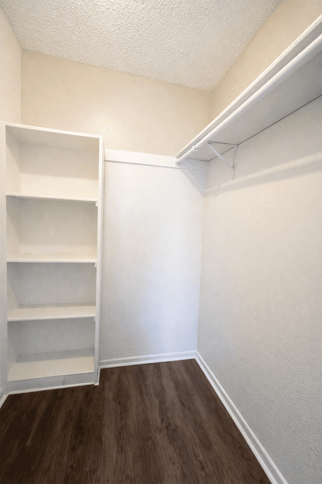 515 Humble Ave #202 - Photo 7 of 12