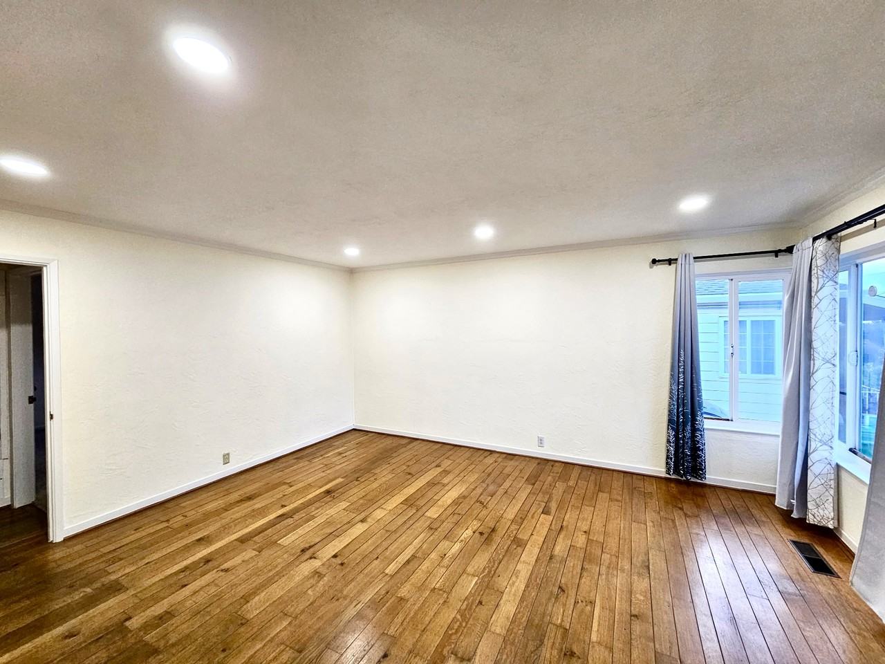 1837 D St #NA - Photo 4 of 15