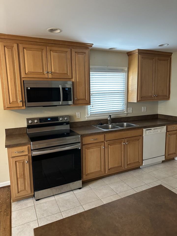 1133 Wimbledon Rd #1 - Photo 2 of 16