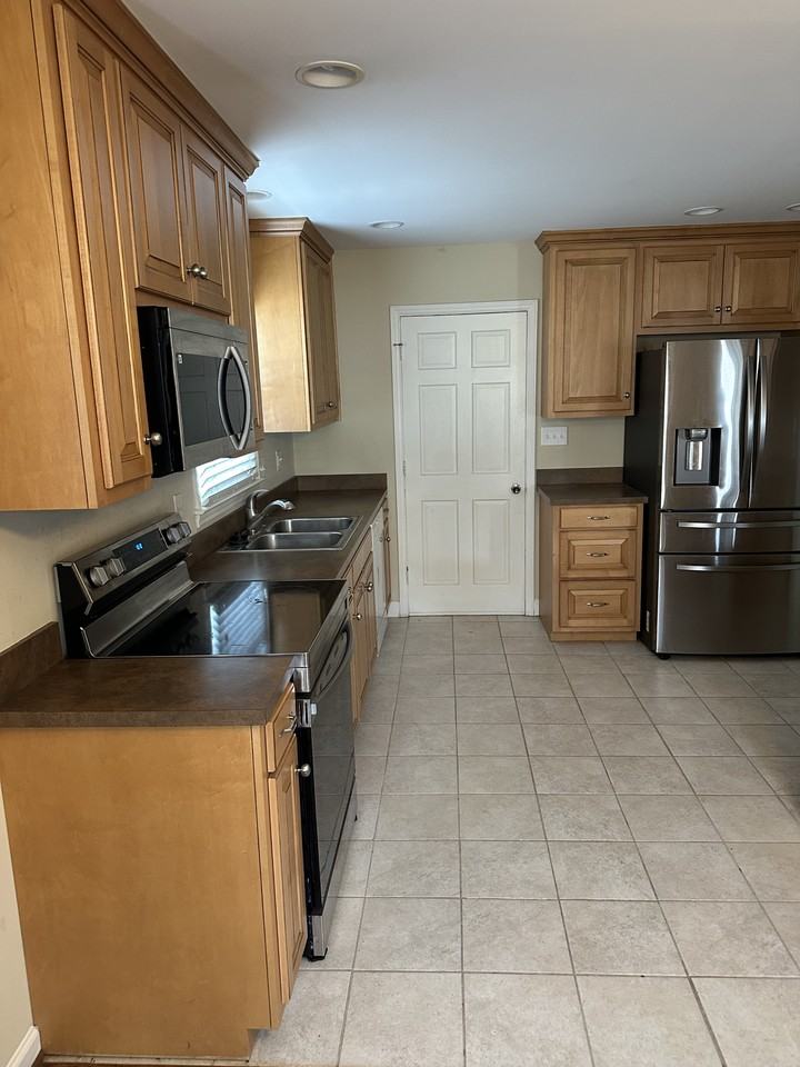 1133 Wimbledon Rd #1 - Photo 4 of 16