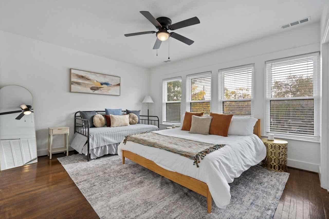 5800 Oram St #5800 - Photo 3 of 38