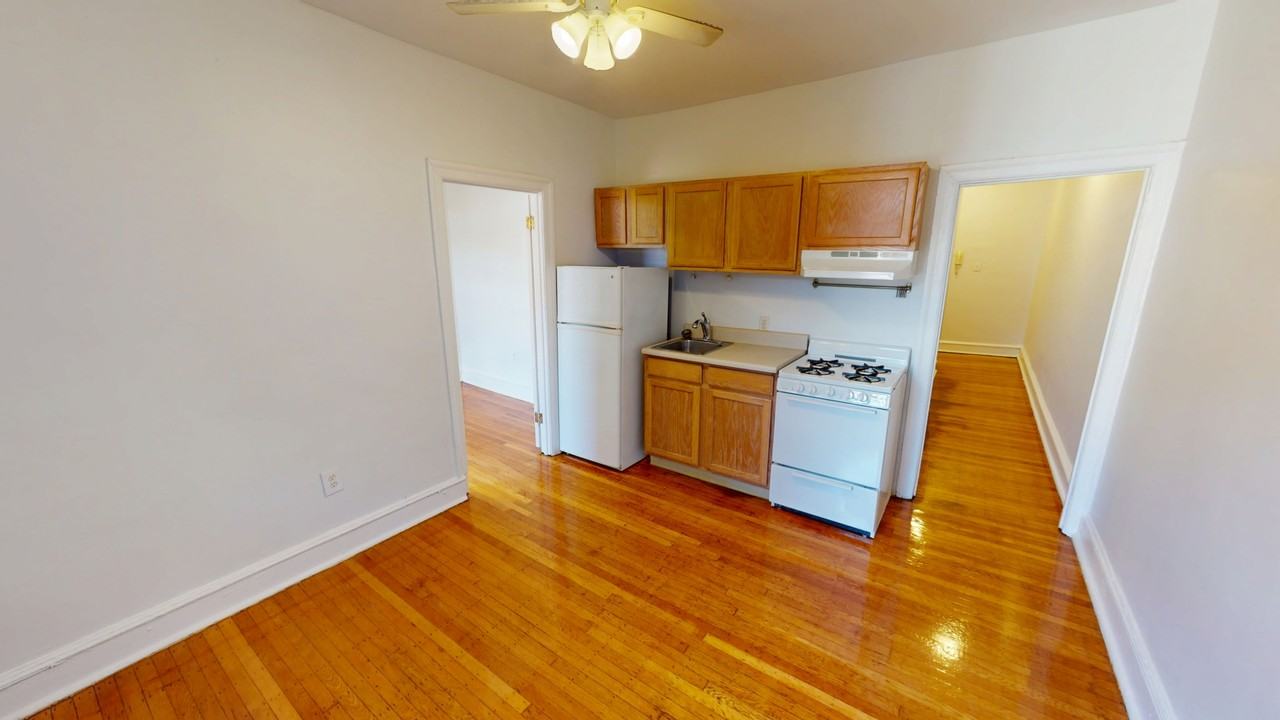 918 Pine St Apt 3f #3F - Photo 2 of 8