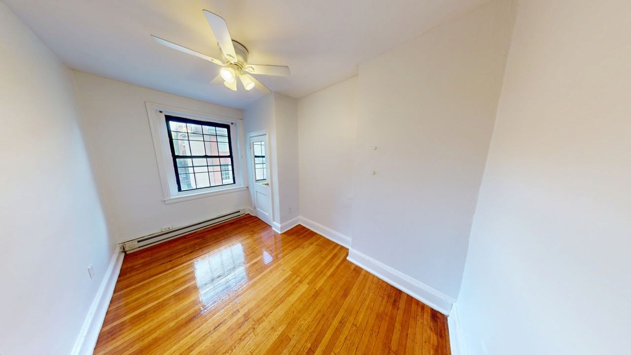 918 Pine St Apt 3f #3F - Photo 3 of 8