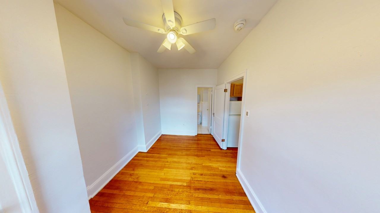 918 Pine St Apt 3f #3F - Photo 4 of 8