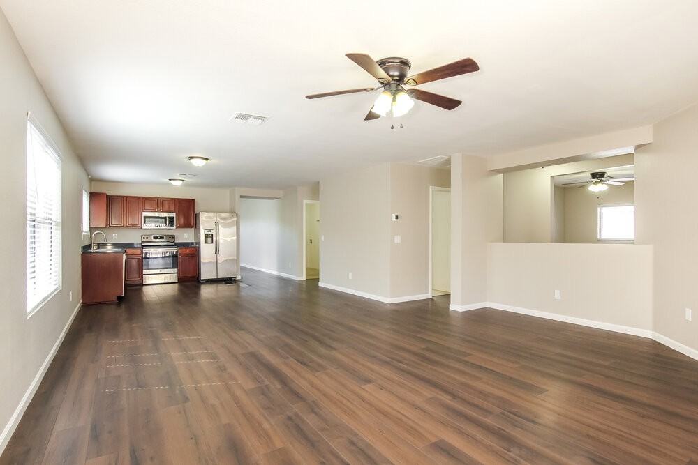 11538 W Scotts Dr - Photo 3 of 16