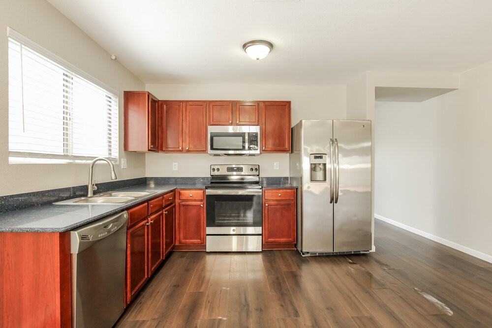 11538 W Scotts Dr - Photo 5 of 16