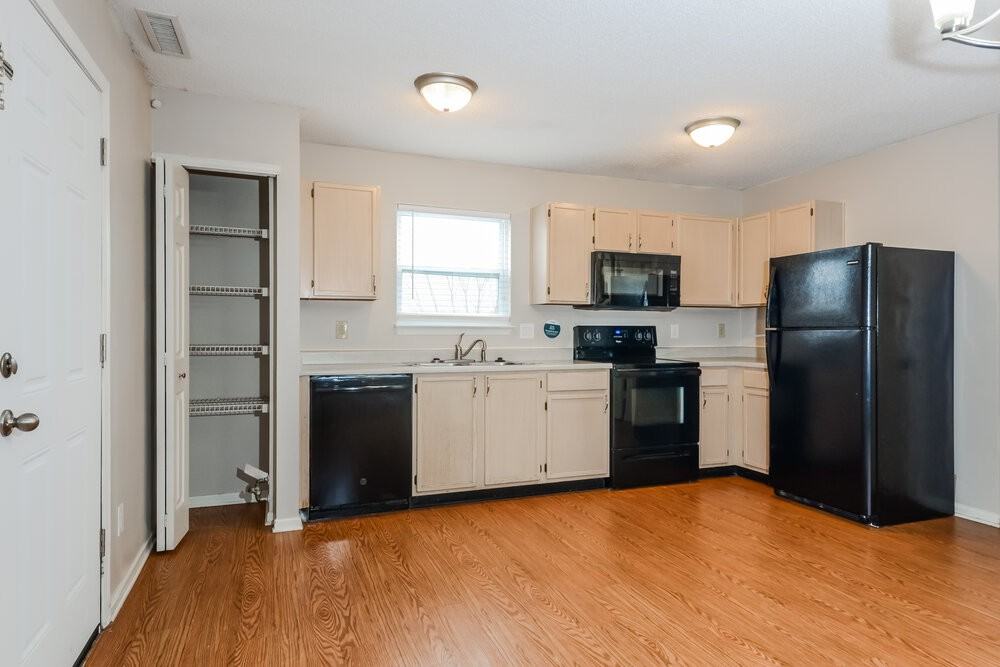 35 Frostwood Ln - Photo 6 of 17