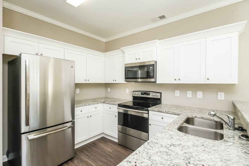 707 Fieldcrest Dr - Photo 6 of 17