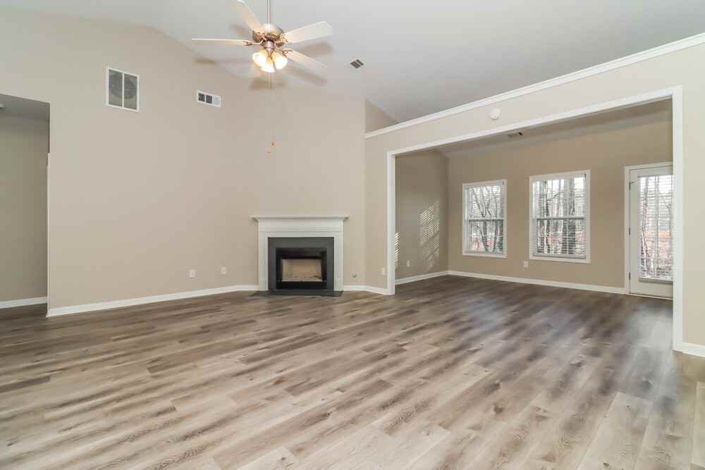 371 Oakhaven Way - Photo 3 of 16