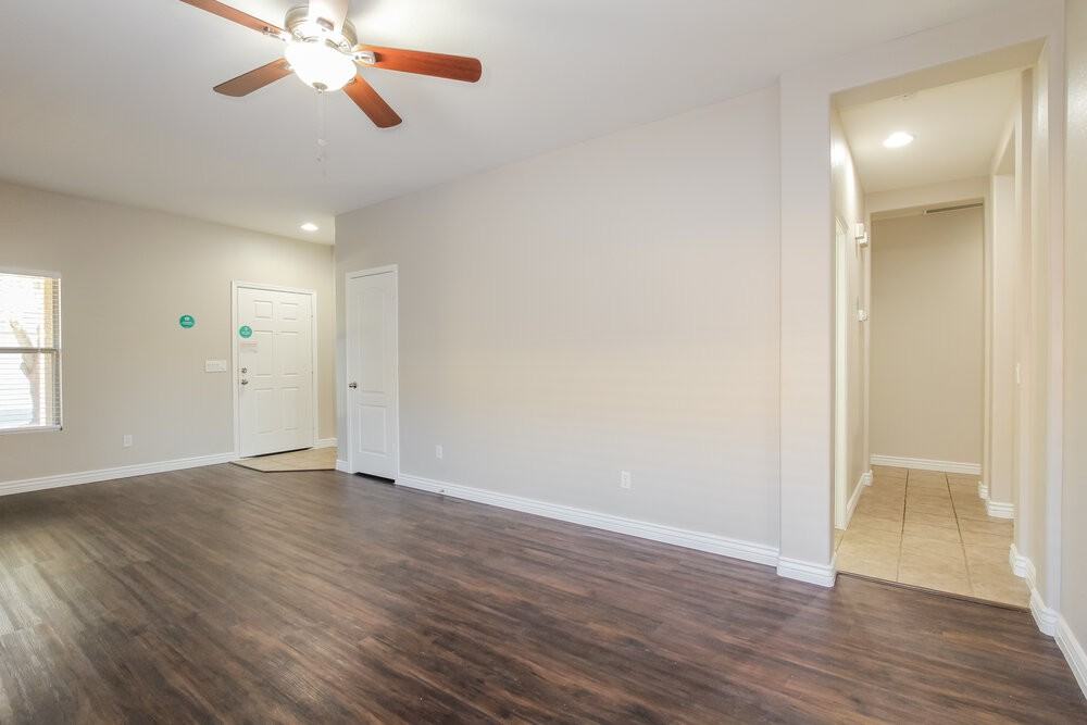 13758 W Port Royale Ln - Photo 3 of 16