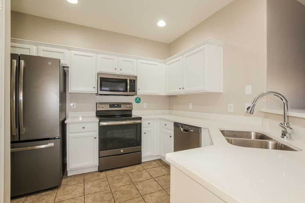 13758 W Port Royale Ln - Photo 7 of 16