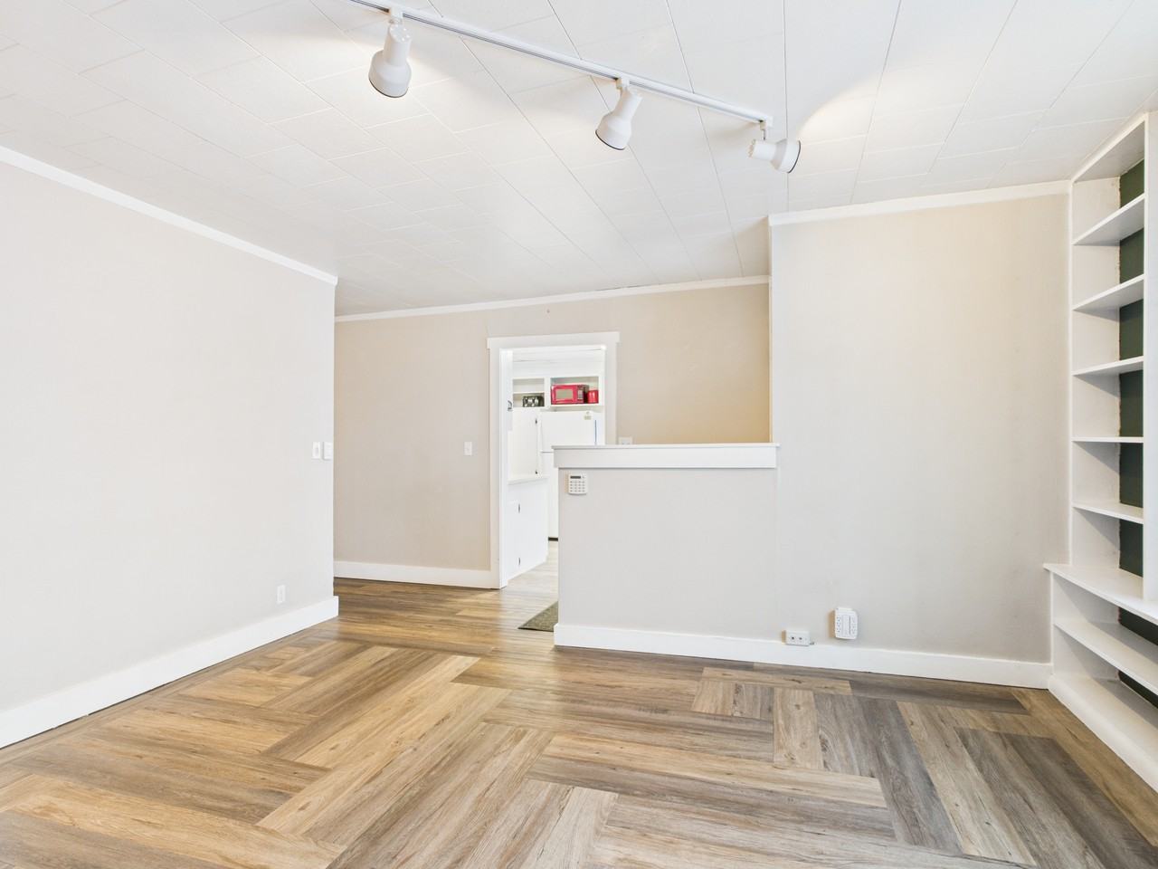 820 Smythe St #1 - Photo 5 of 25