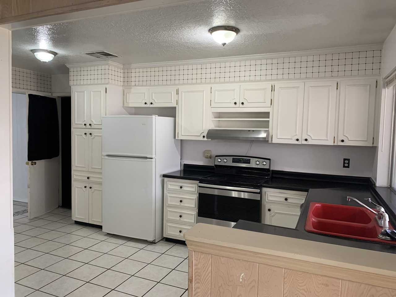 10609 Lakewood Ave #NA - Photo 3 of 15