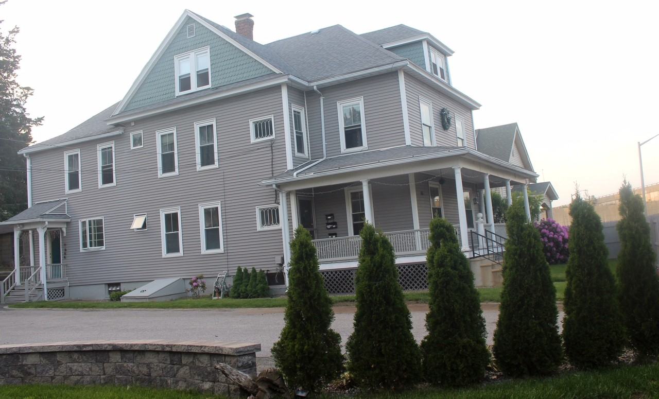 55 W Boylston Dr #1 - Photo 7 of 9