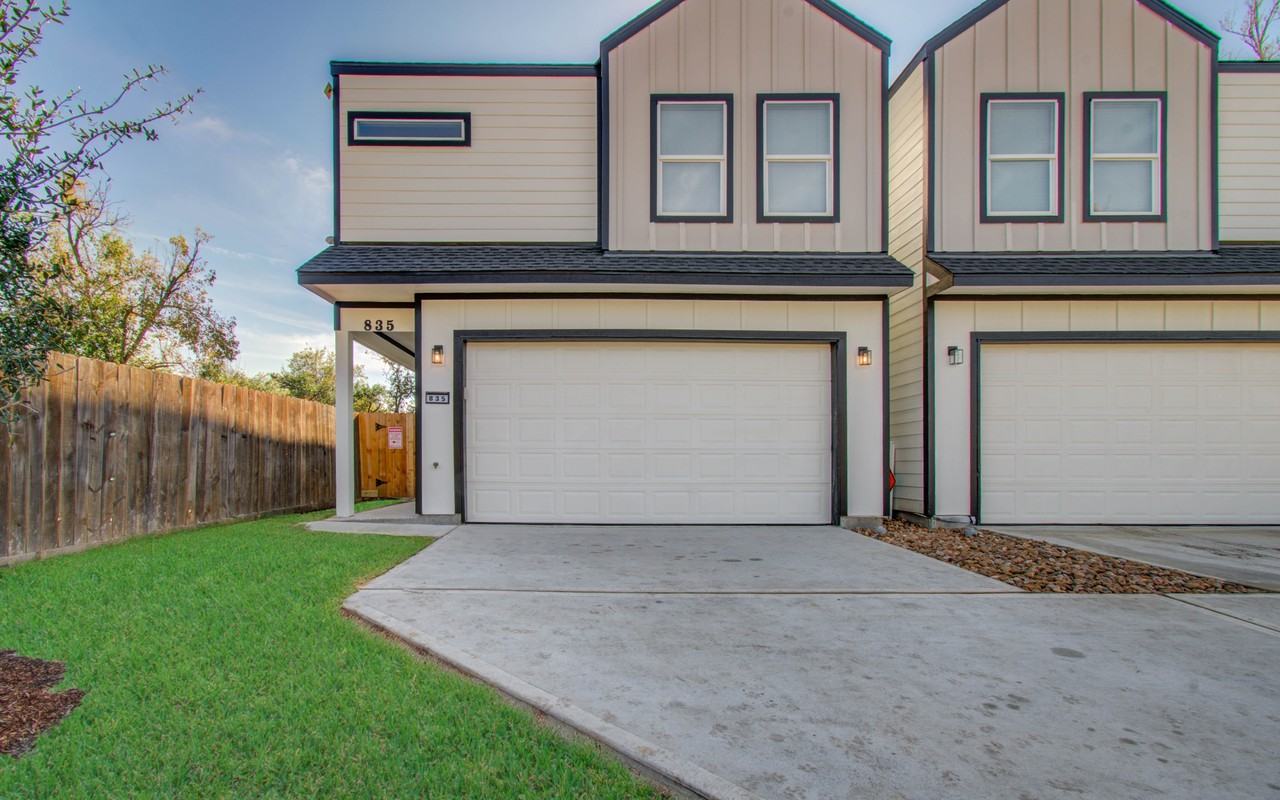 835 S Victory Dr #1 - Photo 2 of 10