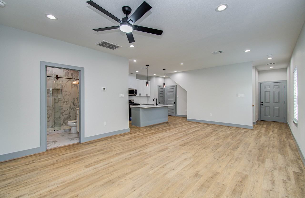 835 S Victory Dr #1 - Photo 3 of 10