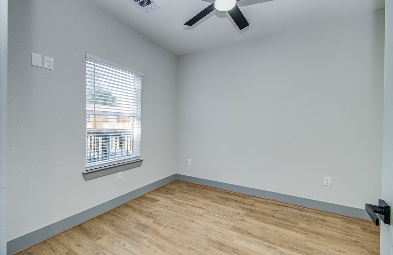 835 S Victory Dr #1 - Photo 6 of 10