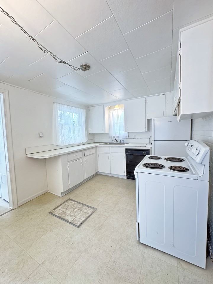 7503 Huron Bay Blvd #1 - Photo 5 of 24