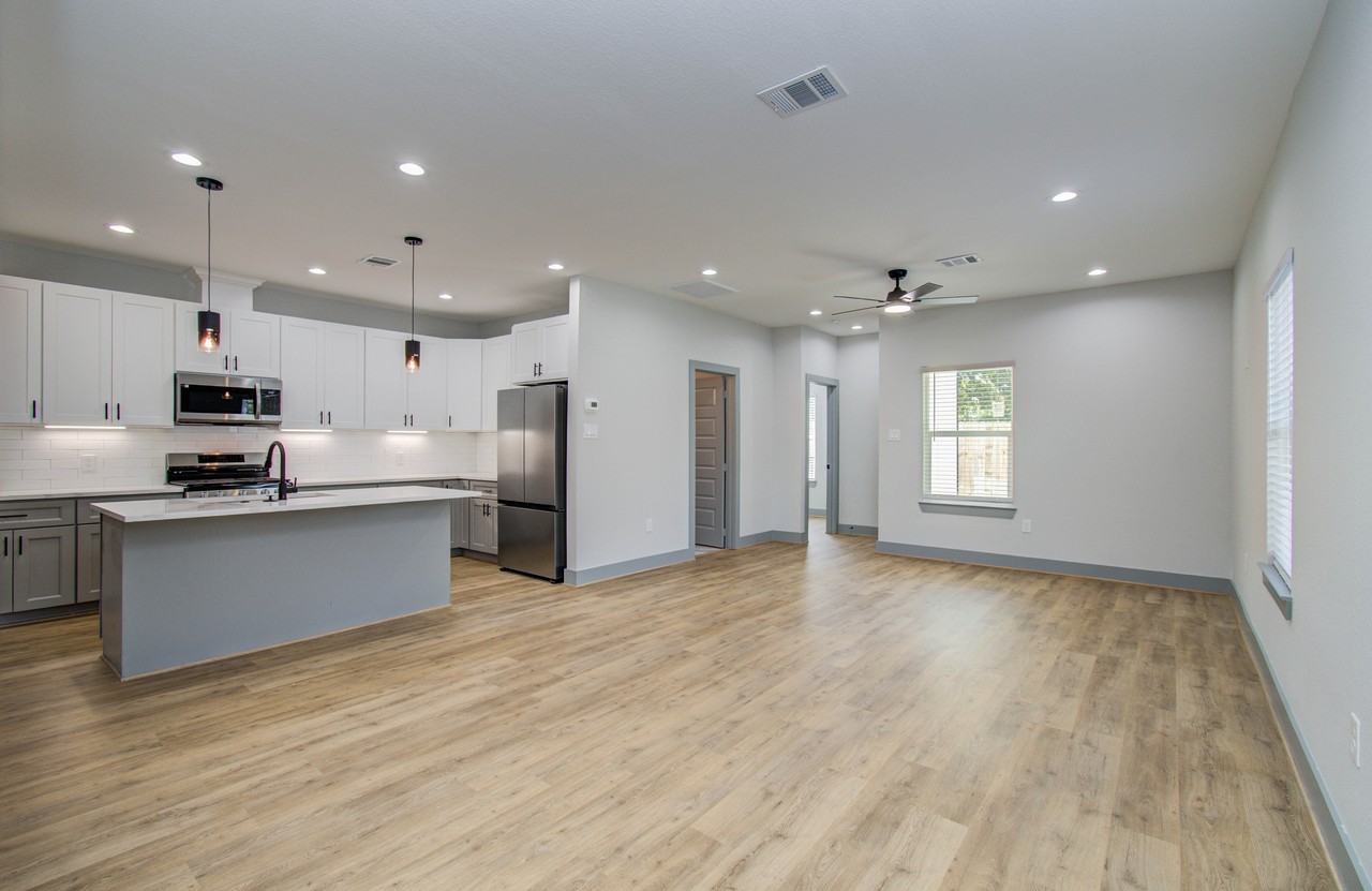 837 S Victory Dr #1 - Photo 4 of 11