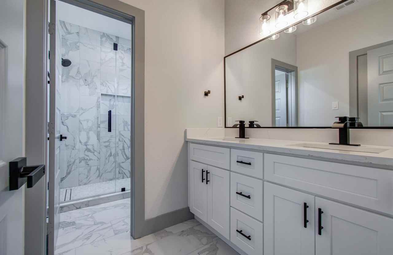 837 S Victory Dr #1 - Photo 7 of 11