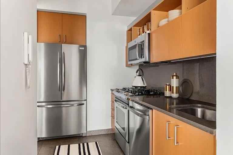 Spruce St #30J - Photo 2 of 8