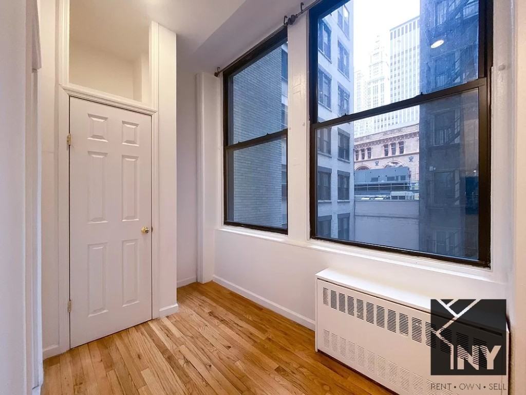 Maiden Ln #4E - Photo 2 of 7