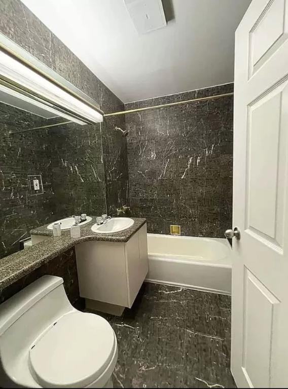 Fulton St #1F - Photo 7 of 8