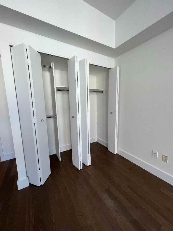 Battery Pl #504 - Photo 3 of 8