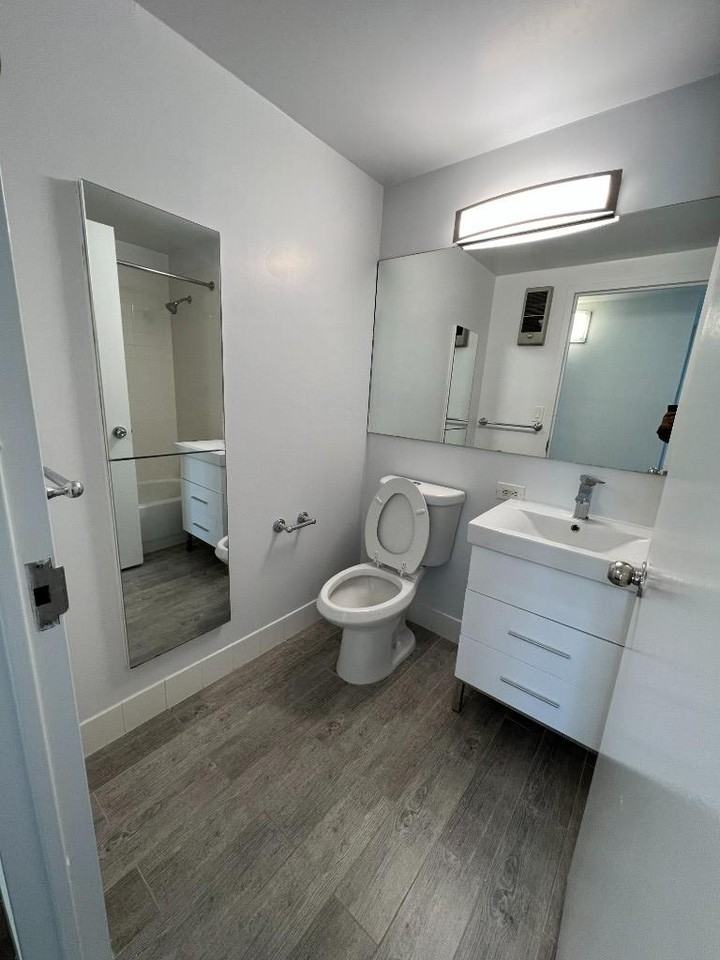 Battery Pl #504 - Photo 5 of 8