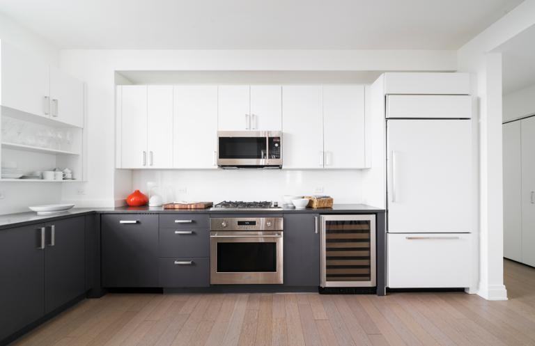 Pine St #1209 - Photo 2 of 9