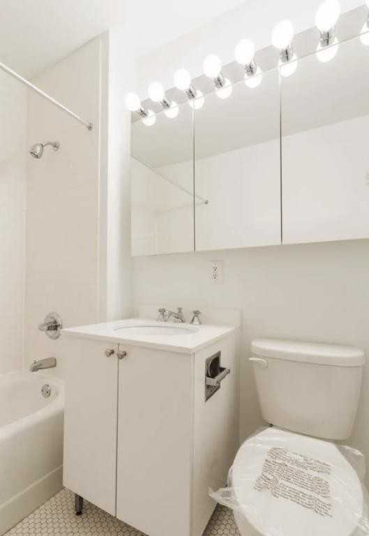 E 24th St #3F - Photo 7 of 8