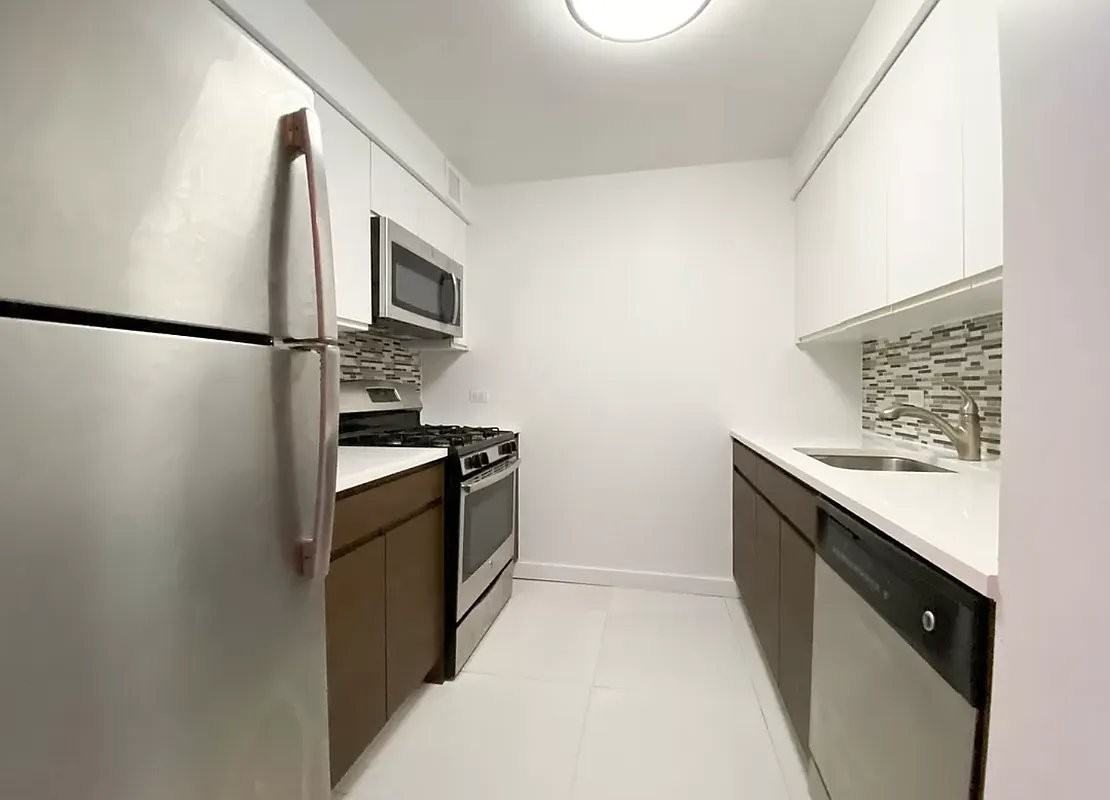 E 2nd St #3J - Photo 4 of 8