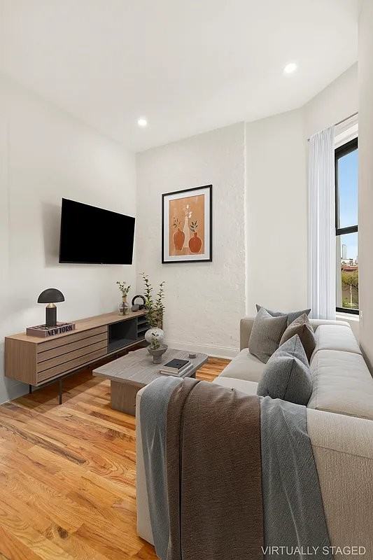 Thompson St #1E - Photo 2 of 6