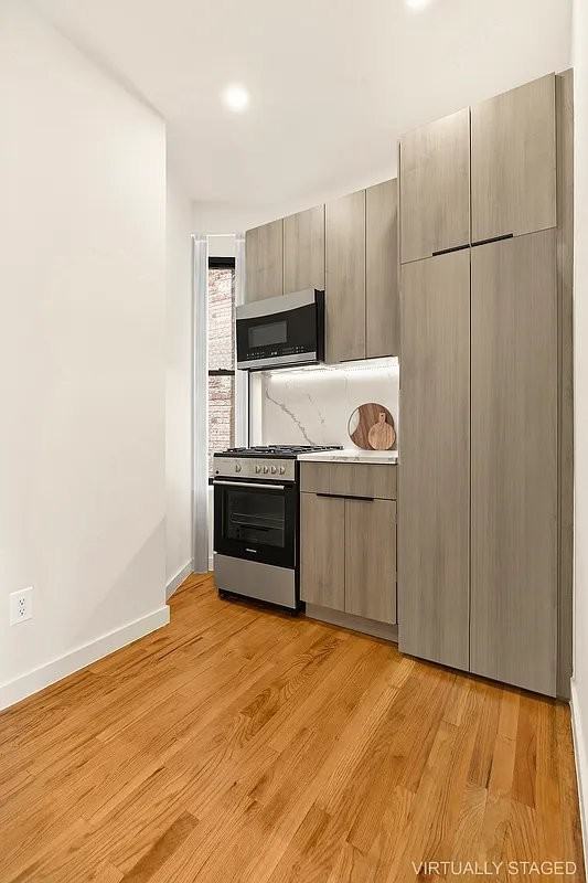 Thompson St #1E - Photo 3 of 6