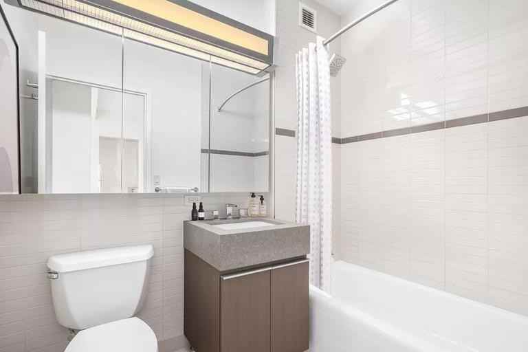 West St #9N - Photo 4 of 9