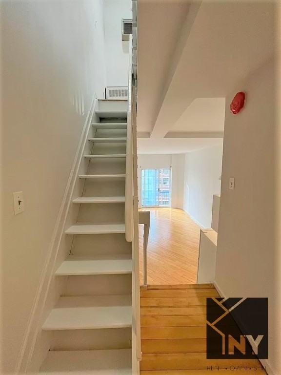 Fulton St #611 - Photo 3 of 11